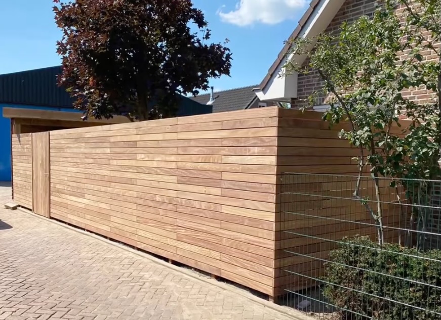 Losse ipe lamellen voor een schutting op maat bouwen Ipe lamellen sfeer met losse latten opgebouwd