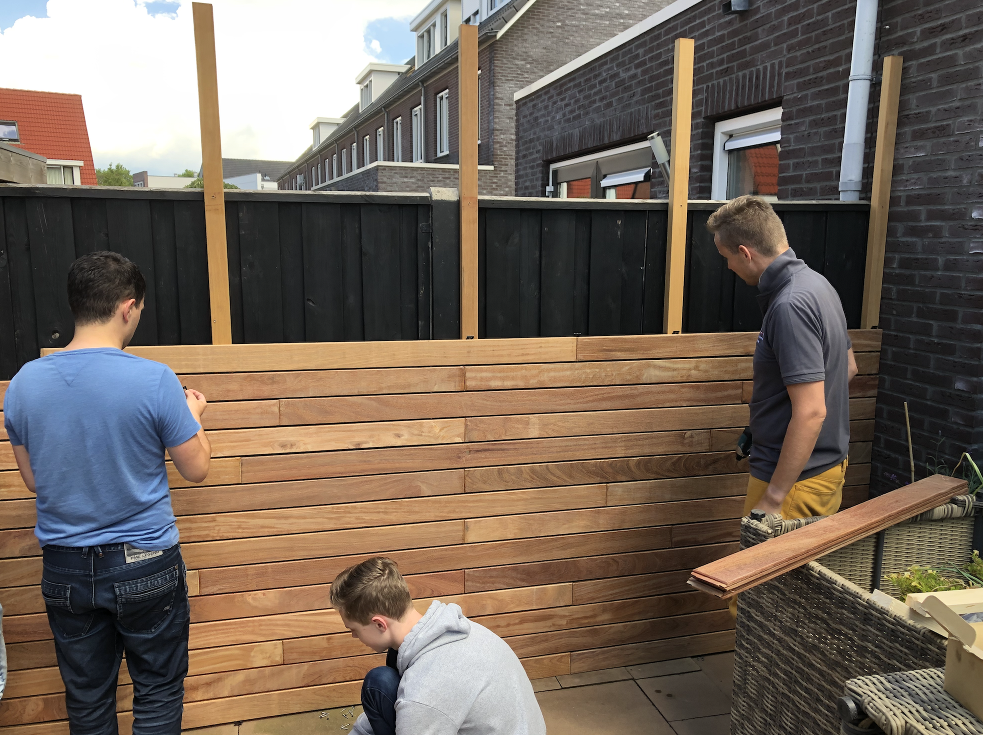 Ip&eacute; 9 cm brede lamellen om je oude saaie schutting te renoveren