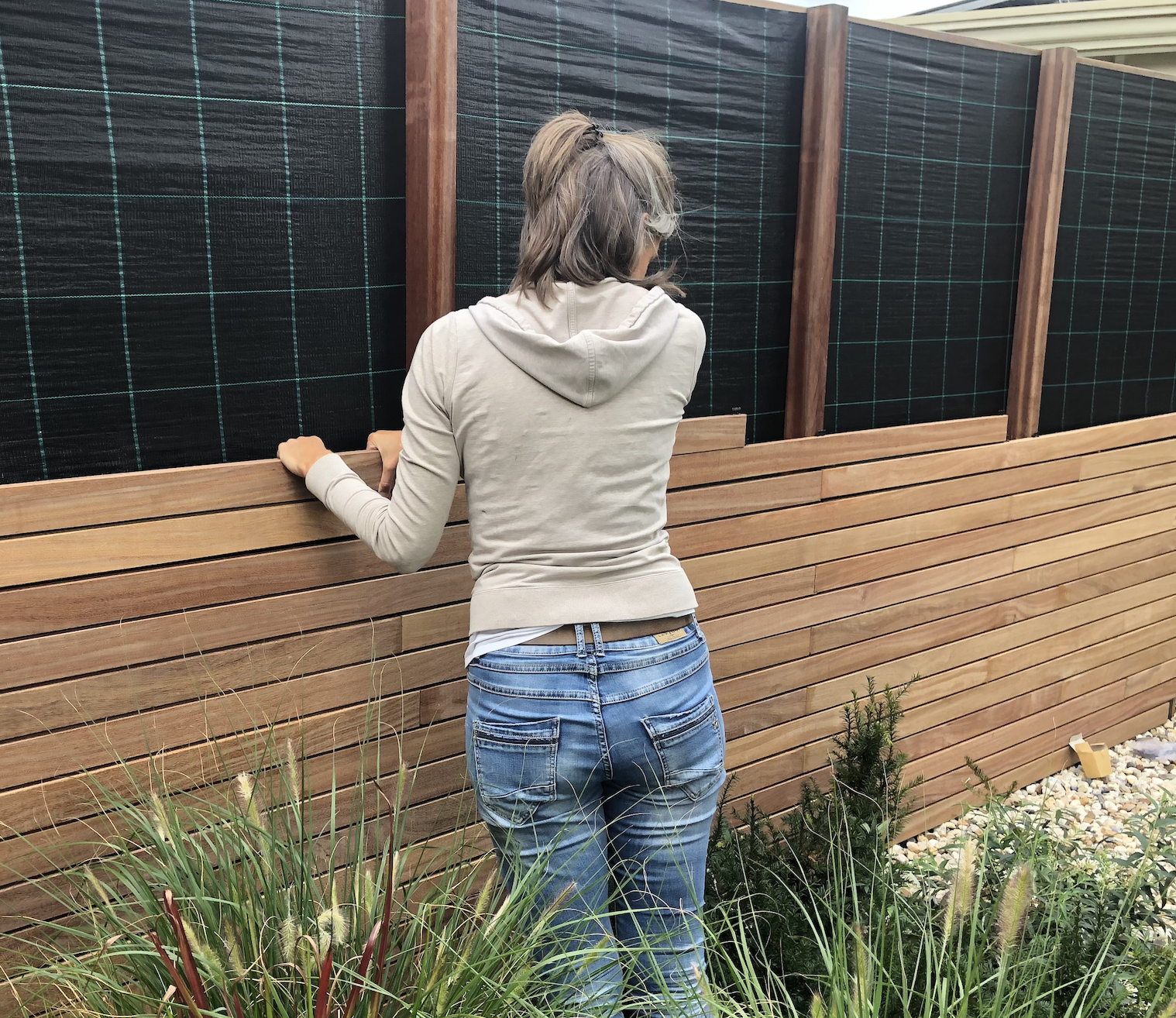 Detail van sterke Ip&eacute; lamellen schutting