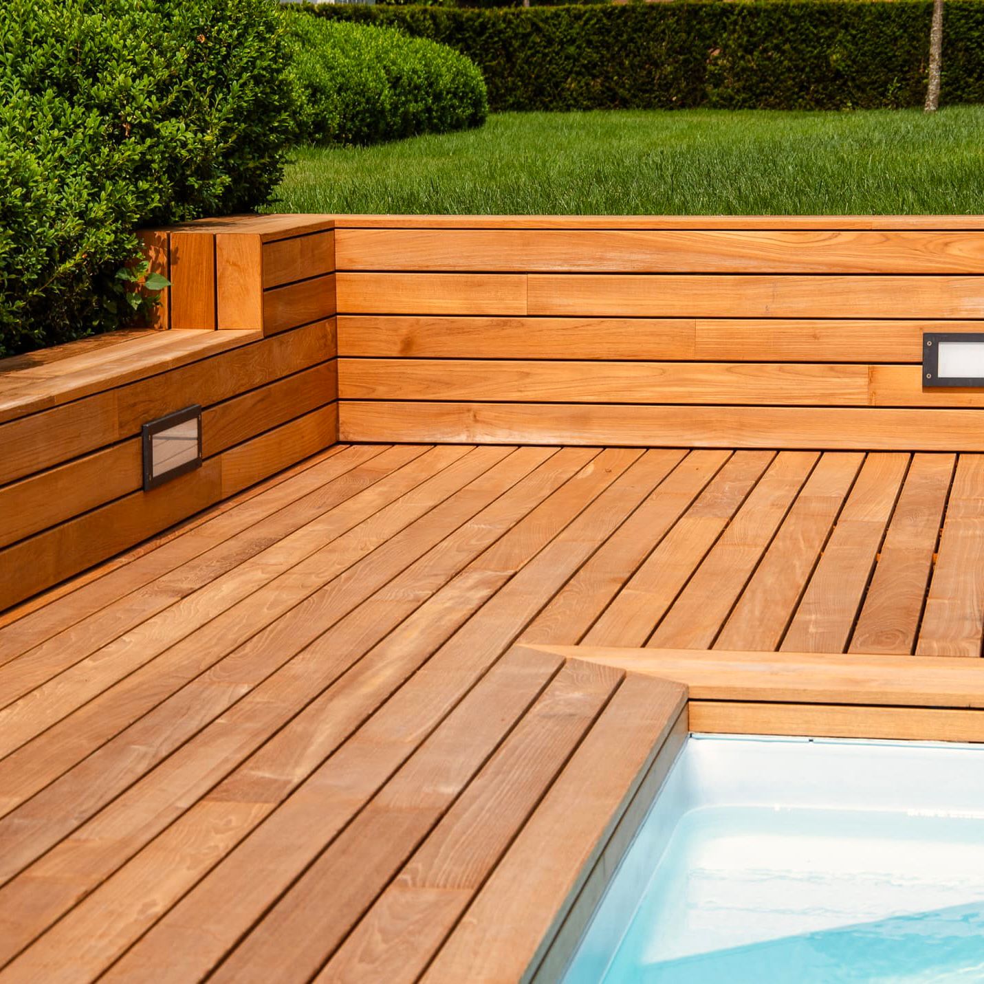 Zwembadomranding Ip&eacute; hardhout