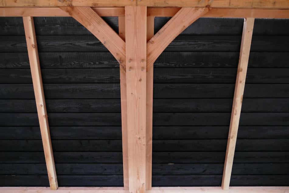 Stapel zwarte Zweeds rabatdelen van Douglas hout voor buitenbekleding