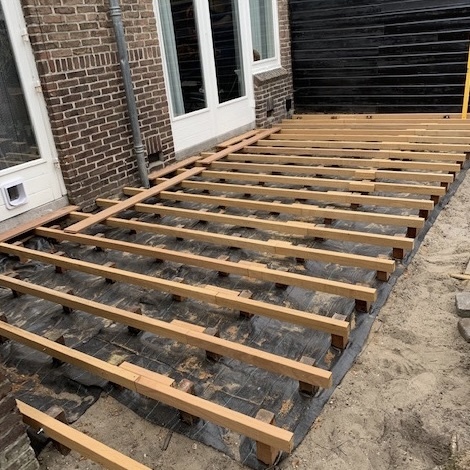 Ipe onderliggers de fundering onder het terras