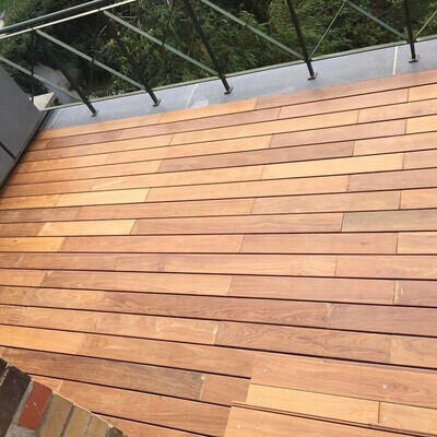 Vlonderplanken ipe hardhout met veer en groef gefreesd voor clips montage