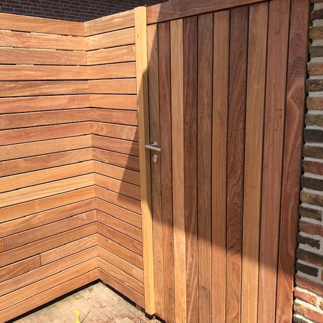 Moderne poort en schutting van IPE hout