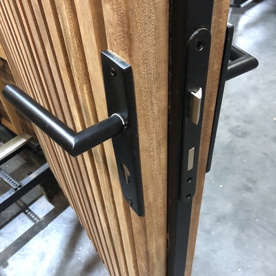 Luxe dubbelzijdige Ipé hardhouten tuinpoort met massieve 4.0 x 4.0 cm balkjes