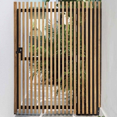 Tuinpoort modern van ipe hout - lamellen poort