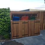 Modern Ipe Lamellen Tuinscherm met Onzichtbare Kliko Berging