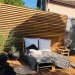 Luxe lattenwand buiten met Balkjes | Ipe lamellen voor in de tuin