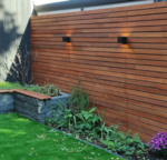 Olie op een schutting van ipe hout