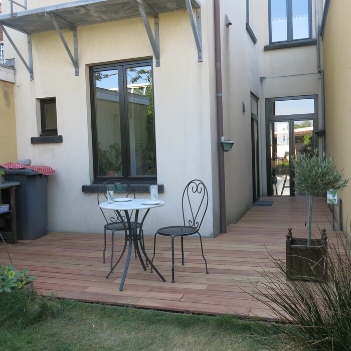 Luxe Ipé hardhouten terras bij een vakantiewoning zonder zichtbare schroeven