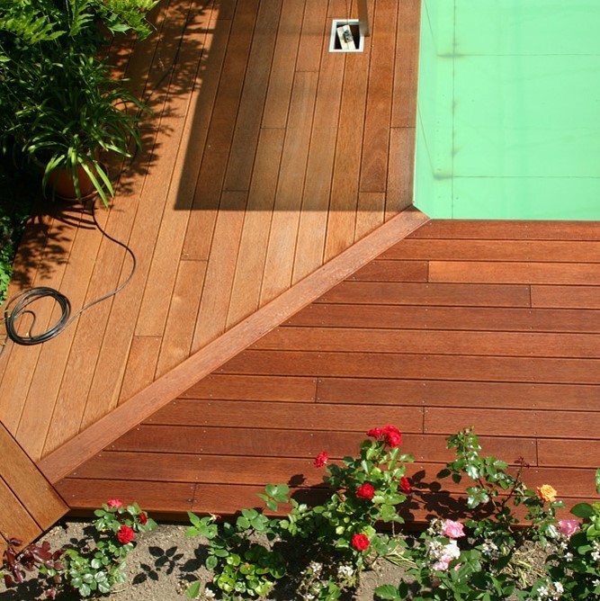 Vergelijking tussen geolied Ipé hardhout en onbehandeld vergrijsd hout