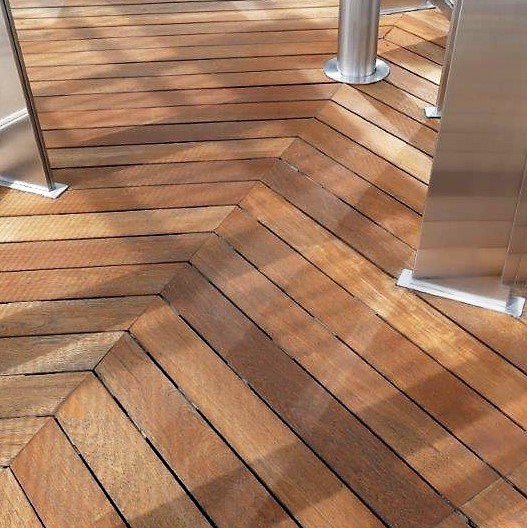 Luxe Ipé vlonder op dakterras met in verstek gezaagde hoeken en clips