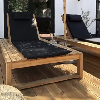 Luxe verstelbaar ligbed van duurzaam Ipé hardhout voor een exclusieve wellness uitstraling in de tuin