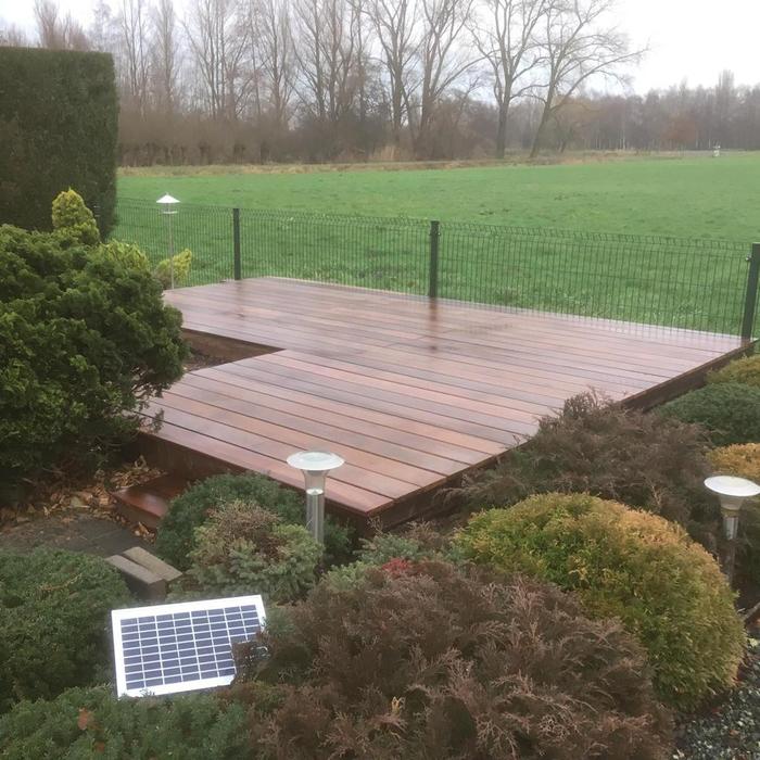 Duurzame Mukulungu hardhouten vlonder met een warme roodbruine kleur