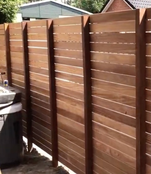 Ipe lamellen schutting met hardhouten azobe palen Palen 1m uit elkaar voor enkelzijdige lamellen ipe schutting