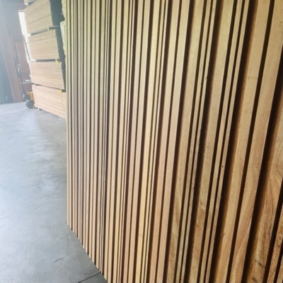Lamellen schutting verticaal | Ipe hout | barcode design