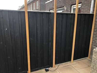 Vertikale Pfosten horizontal verkleiden